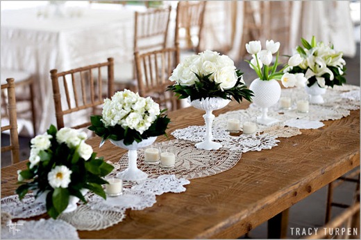 lace-doilies-table-runner-wedding-ideas1