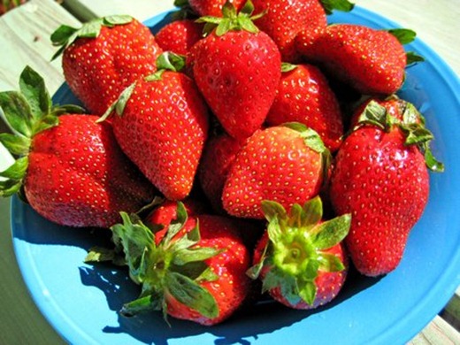 strawberriesinbowl