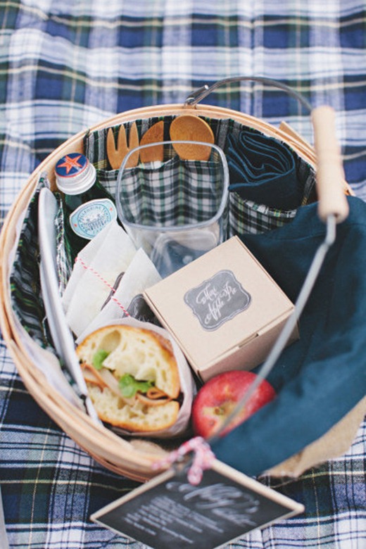 Picnic basket ideas - style me pretty