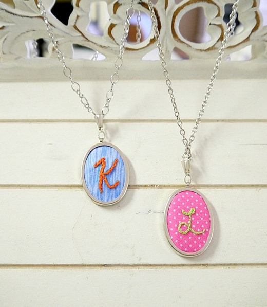 Embroidered Necklace - DIY on handmadeandcraft.com